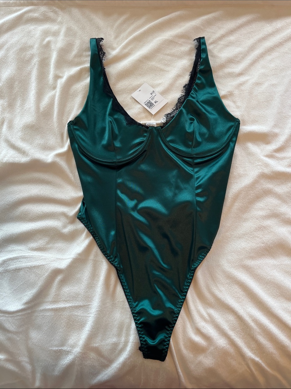 NWT Forever 21 Women’s Emerald Green Lace-Trim Bodysuit